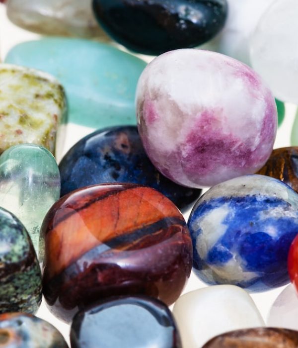 handful-of-various-gem-stones-close-up-min